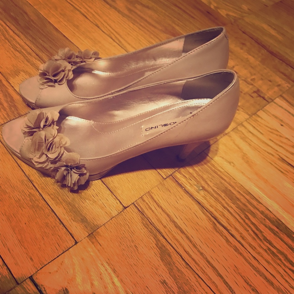 Pair of 3” nude heels.